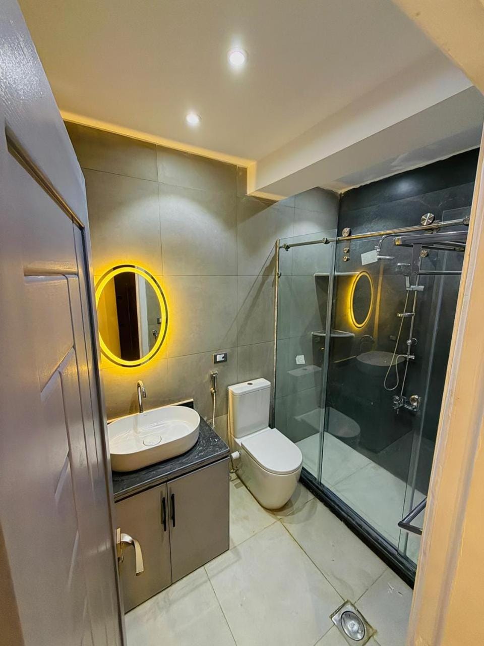 Shower, Toilet, Bathroom, bidet, towels