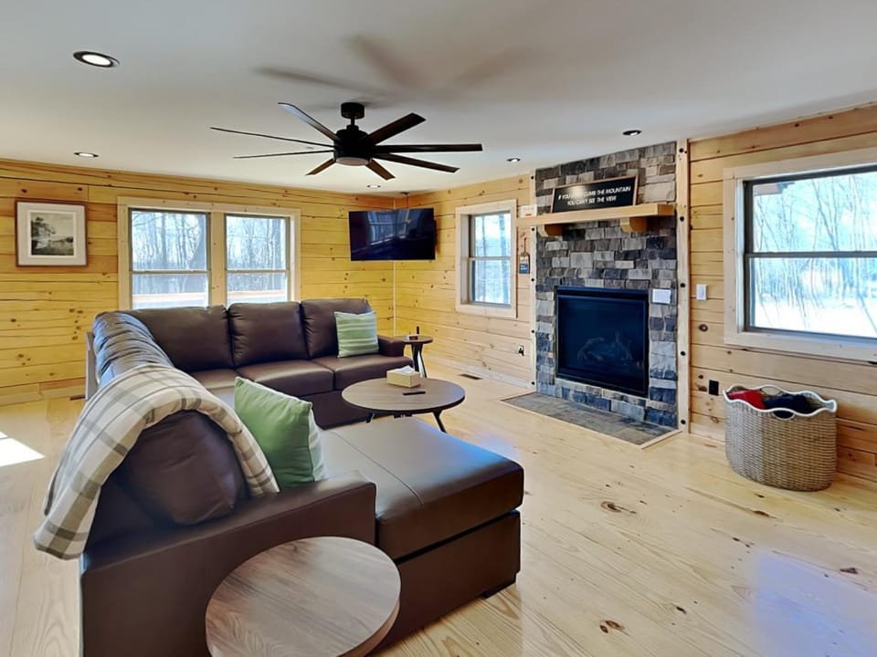 TV and multimedia, Living room, Seating area, fireplace, furniture