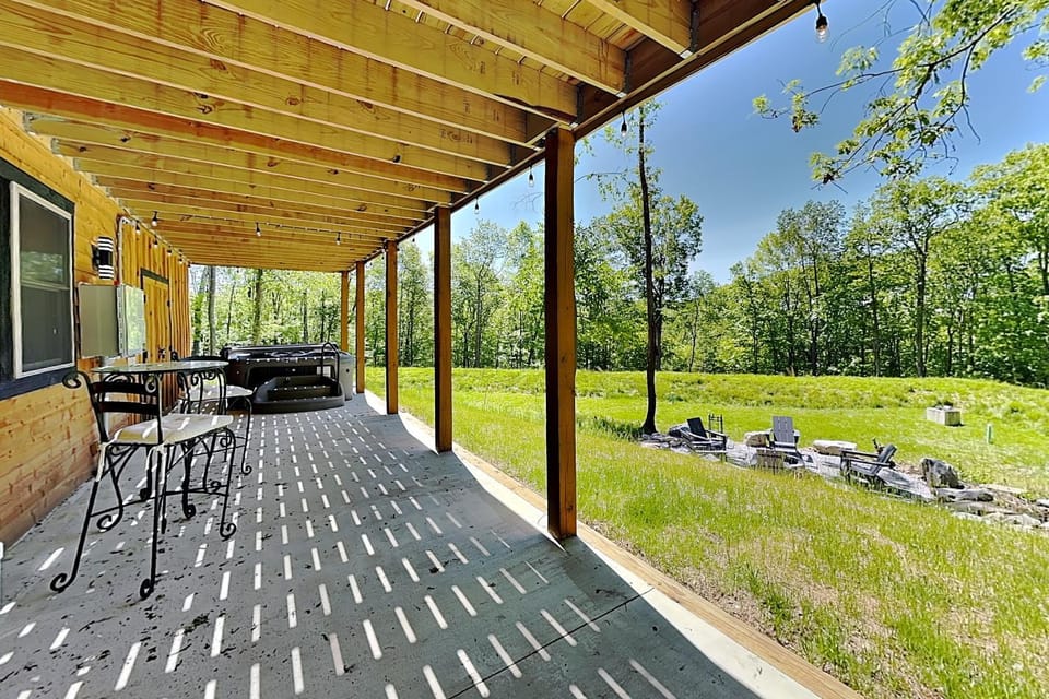 Patio, Natural landscape, BBQ facilities, Garden, Seating area, Garden view