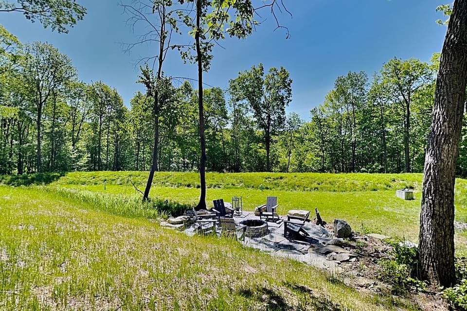 Natural landscape, BBQ facilities, Garden, Seating area, Garden view, fireplace