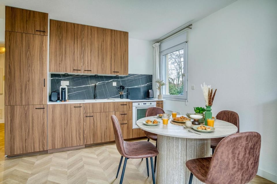 The Voltaire Business & Family Suite - Hypercentre Apartment in Canton of Geneva