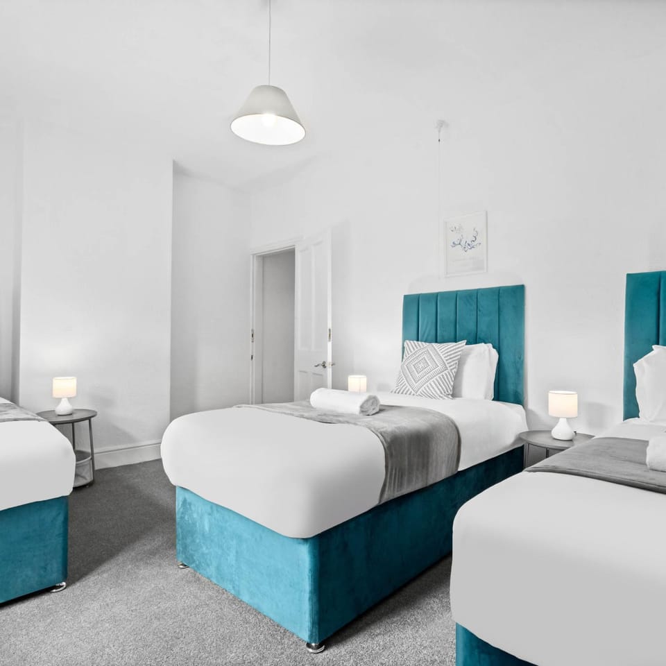 Bed, Photo of the whole room, towels