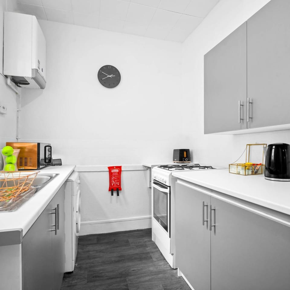 Kitchen or kitchenette, oven, toaster