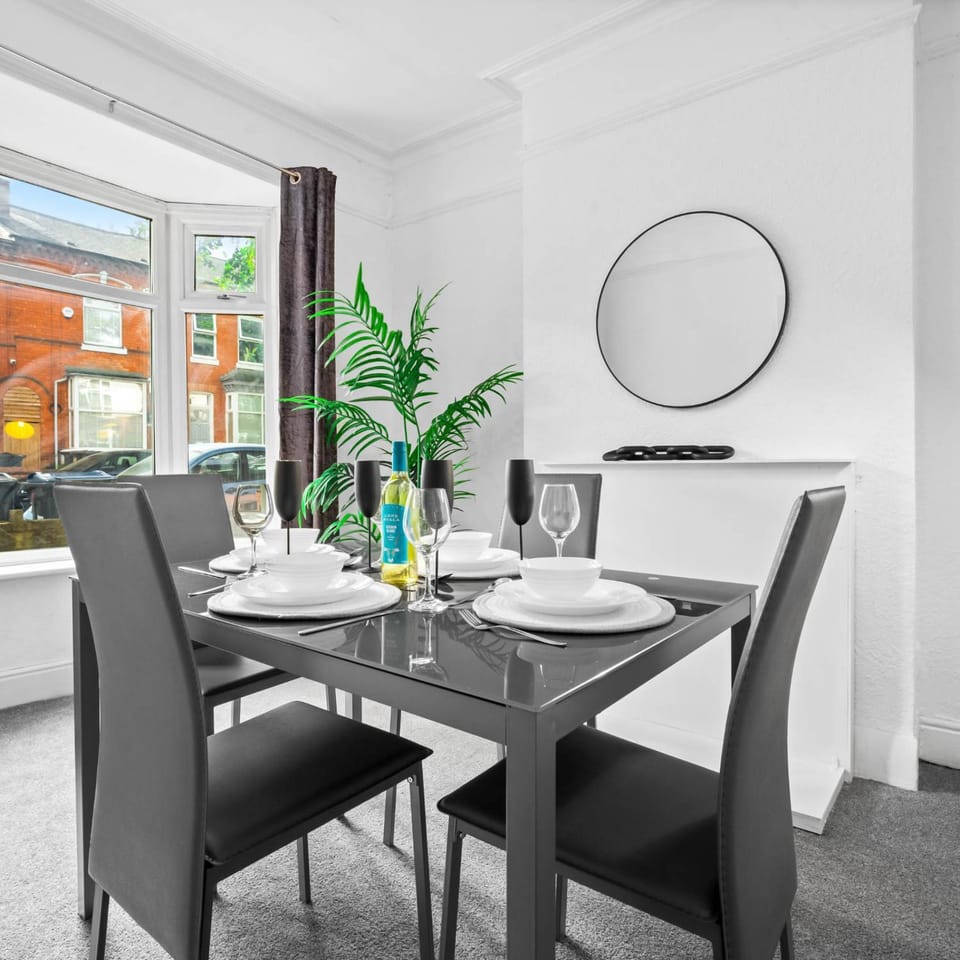 Seating area, Dining area