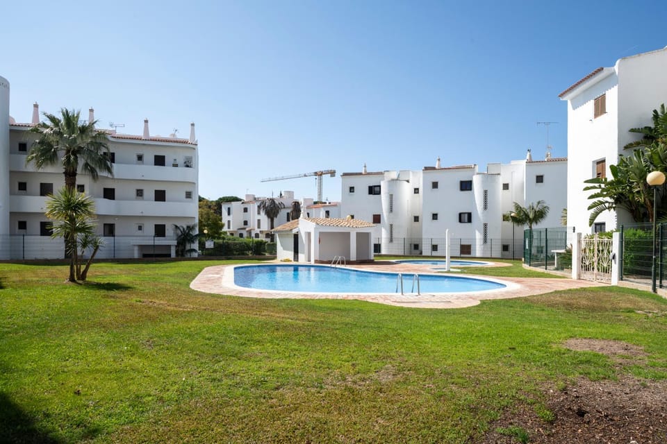 Property building, Garden, Swimming pool