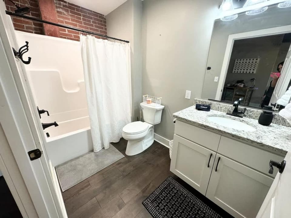 Studio Apt King Bed Full Kitchen By KeenStays Apartment in Cape Girardeau