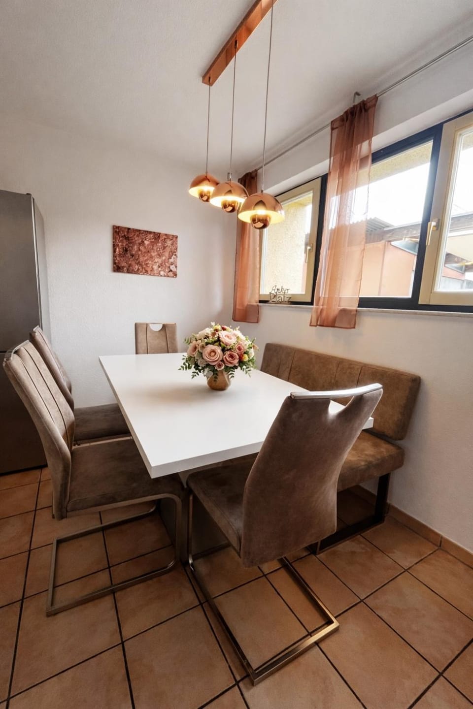 Seating area, Dining area