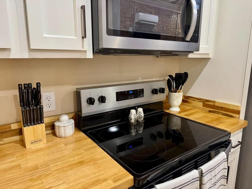 Modern Boho Getaway 1BR Apartment By KeenStays Apartment in Cape Girardeau