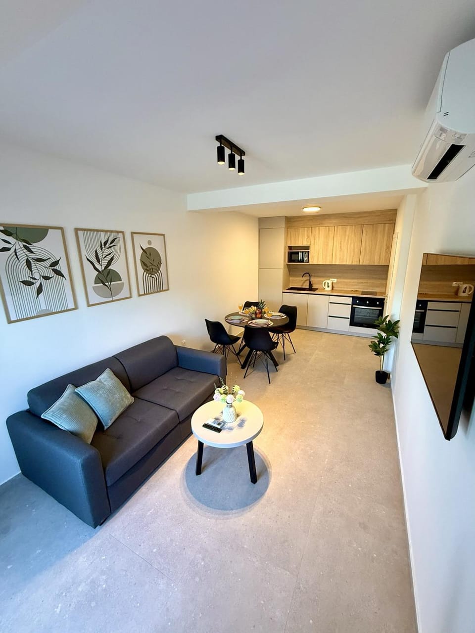 Kitchen or kitchenette, Living room, Seating area, Dining area