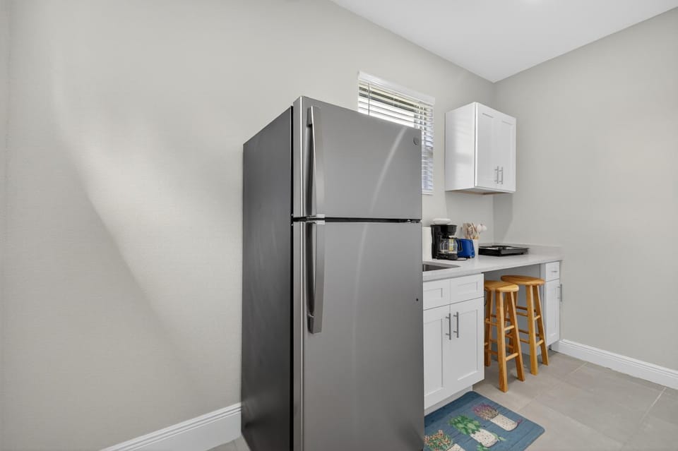 Modern 1BR Near Busch Gardens & Downtown House in Tampa