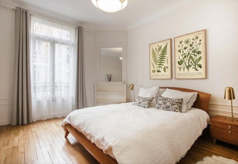 Montaigne Champs Elysée Apartment in Paris