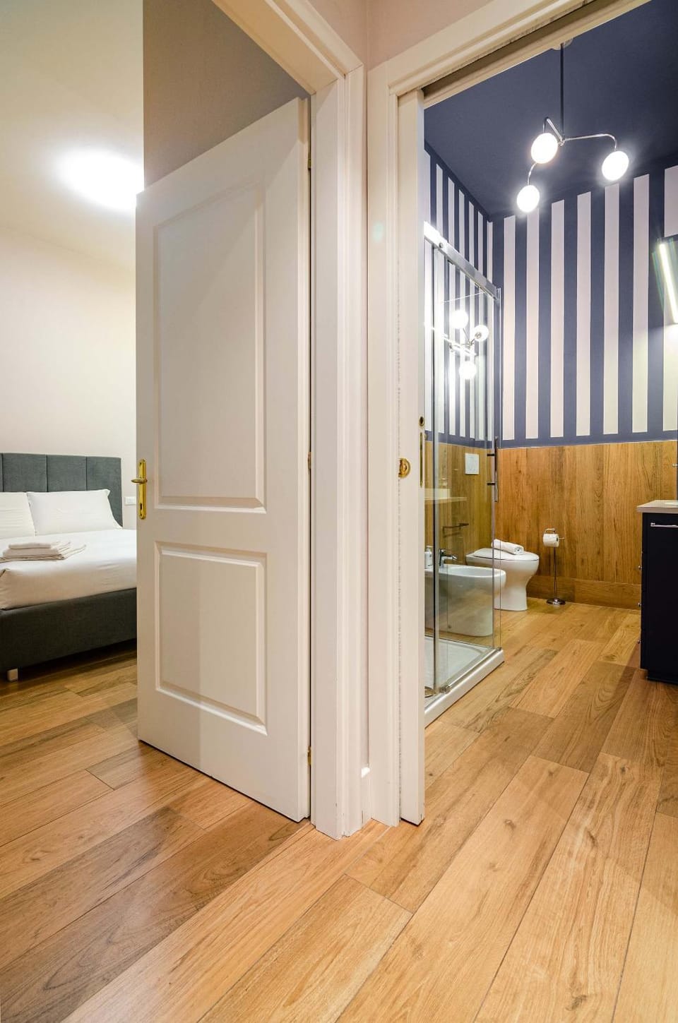 Bed, Bathroom