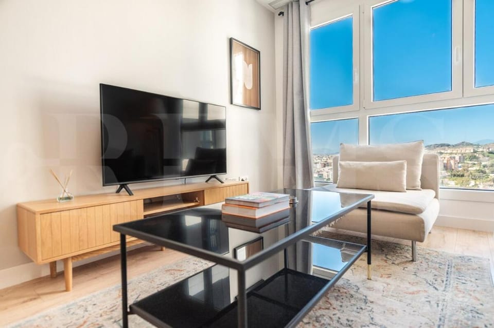 23rd Floor City Apartment with Pool & Gym REMS Apartment in Malaga