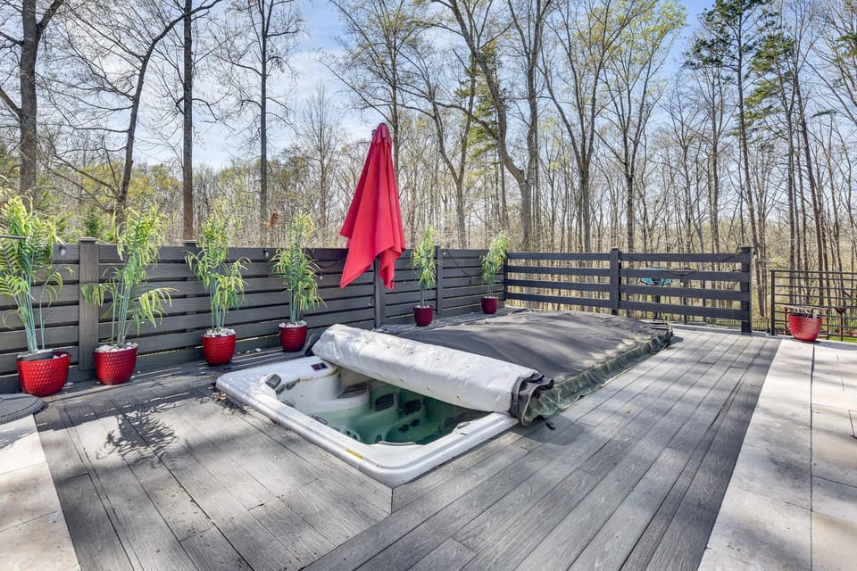 Luxe Extended Stay with Swim Spa in Indian Land! House in Pineville