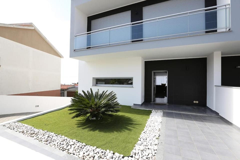 Flipwave House House in Nazaré