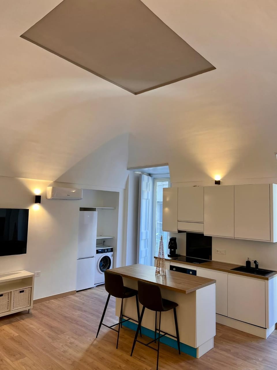 TV and multimedia, Kitchen or kitchenette, Dining area, minibar, stove