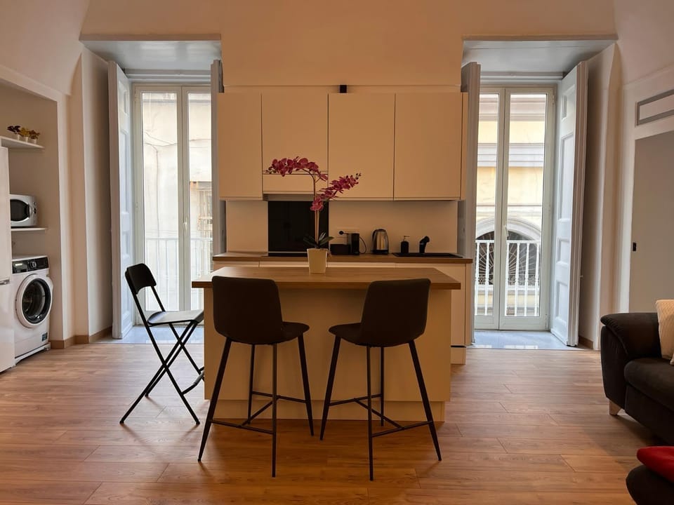 Kitchen or kitchenette, Living room, Seating area, Dining area, minibar, stove, washing machine