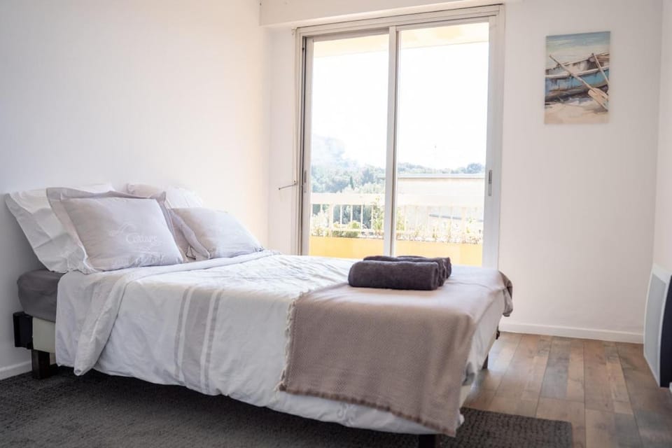 Haut de Villa lumineuse terrasse et vue nature Apartment in La Ciotat