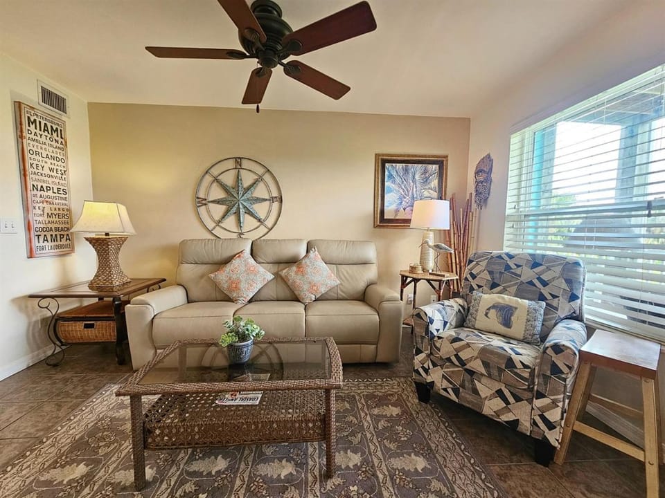 Nature's Landing - A102 Budget Rates Downtown Unit Apartment in Cedar Key