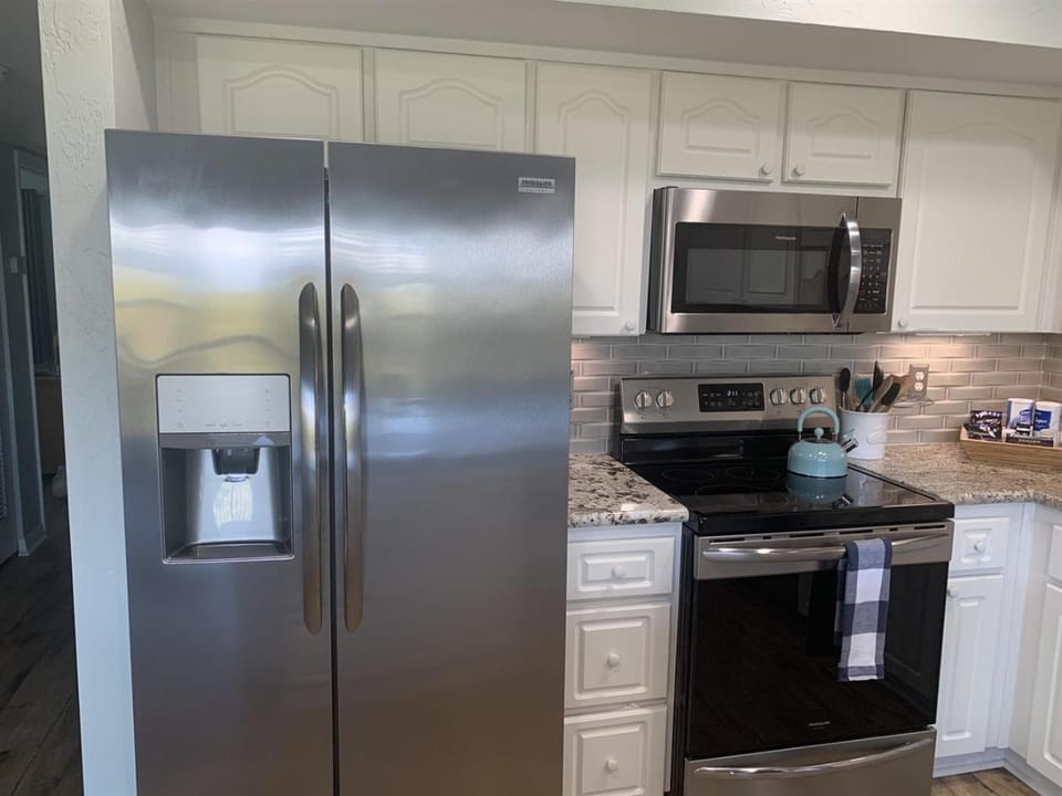 Nature's Landing A104 Prettiest Condo in Town! Apartment in Cedar Key