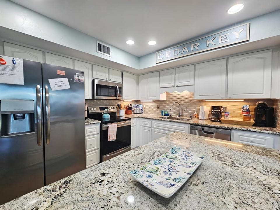 Nature's Landing A104 Prettiest Condo in Town! Apartment in Cedar Key