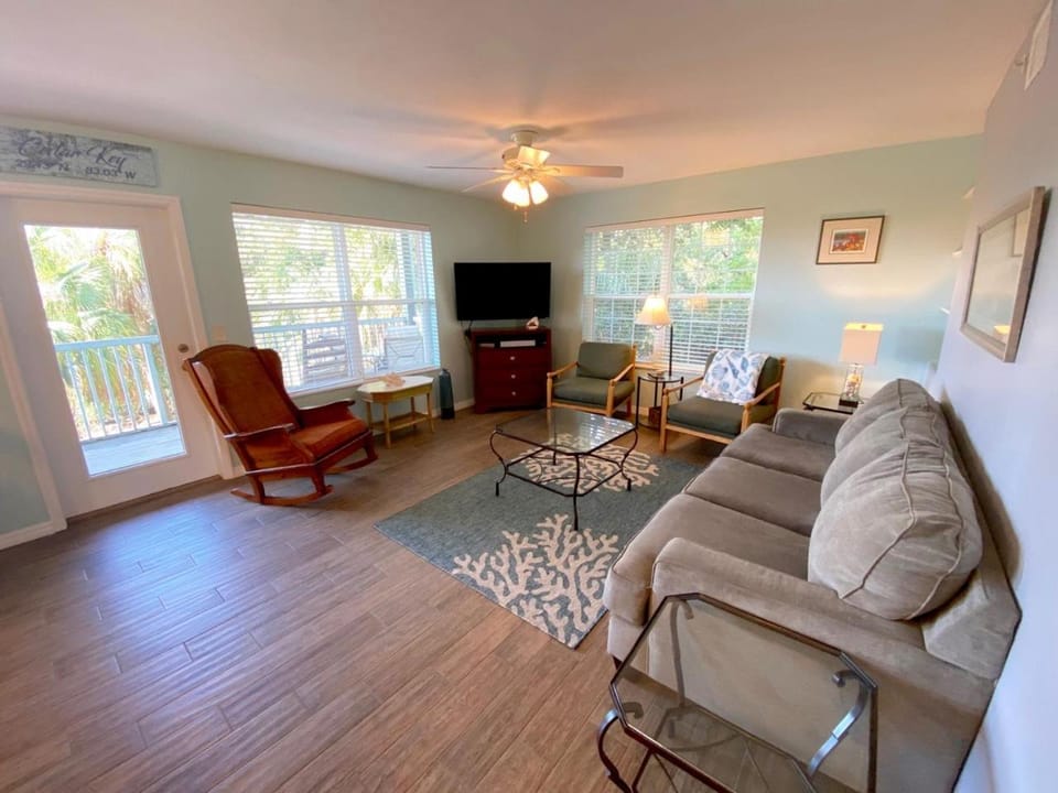 Nature's Landing C104 Corner Unit with Pool! Apartment in Cedar Key