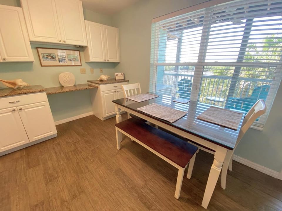 Nature's Landing C104 Corner Unit with Pool! Apartment in Cedar Key