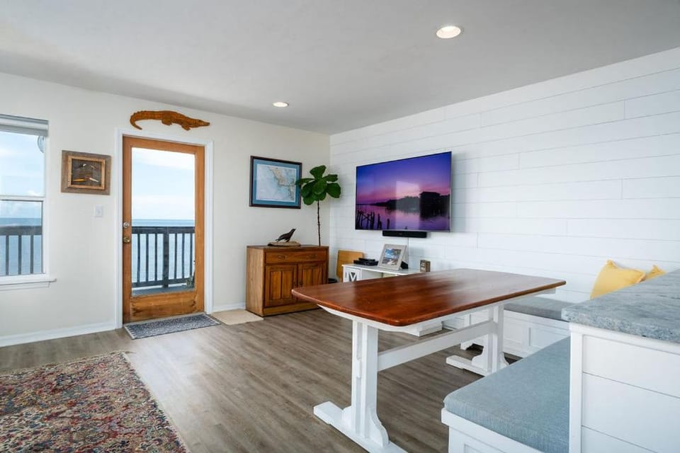 Fenimore Mill 1C - Pool and Beautiful Gulf Views! Apartment in Cedar Key