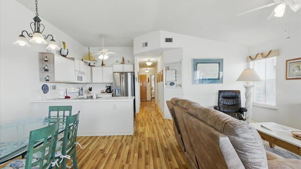 Fenimore Mill 1F - Quality Condo, Hot Tub and Pool Apartment in Cedar Key