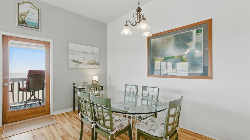 Fenimore Mill 1F - Quality Condo, Hot Tub and Pool Apartment in Cedar Key