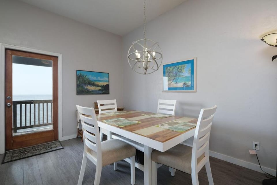 Fenimore Mill 2F - Gulf Front, Pool, Pet Friendly! Apartment in Cedar Key