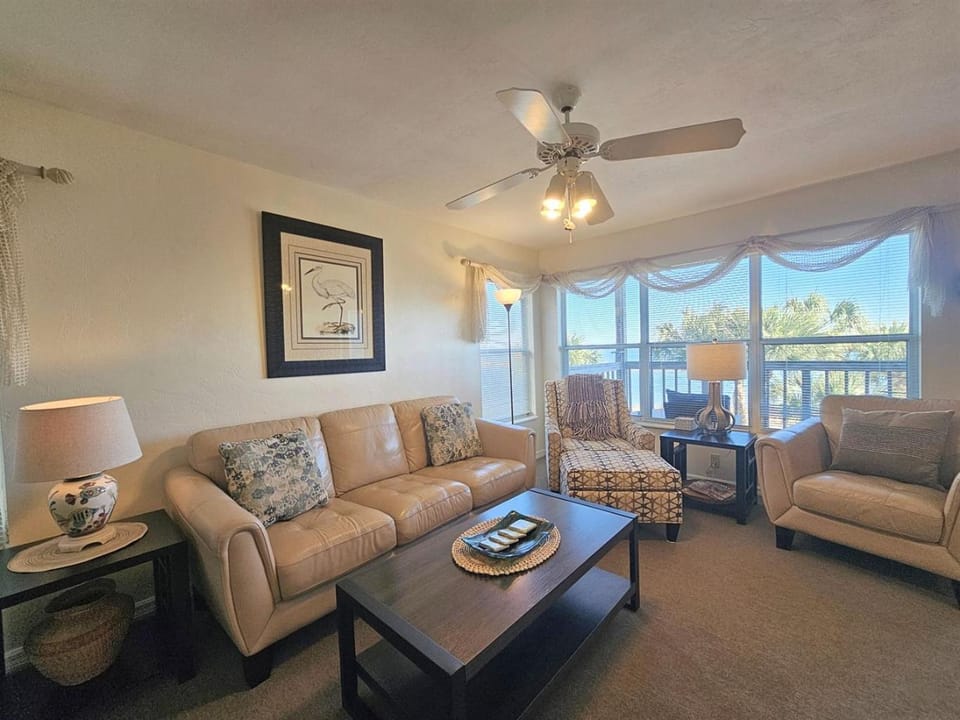 Fenimore Mill 5C - Sunrises, Pool & Hot Tub! Apartment in Cedar Key