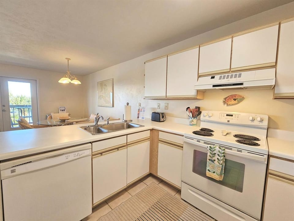 Fenimore Mill 5C - Sunrises, Pool & Hot Tub! Apartment in Cedar Key