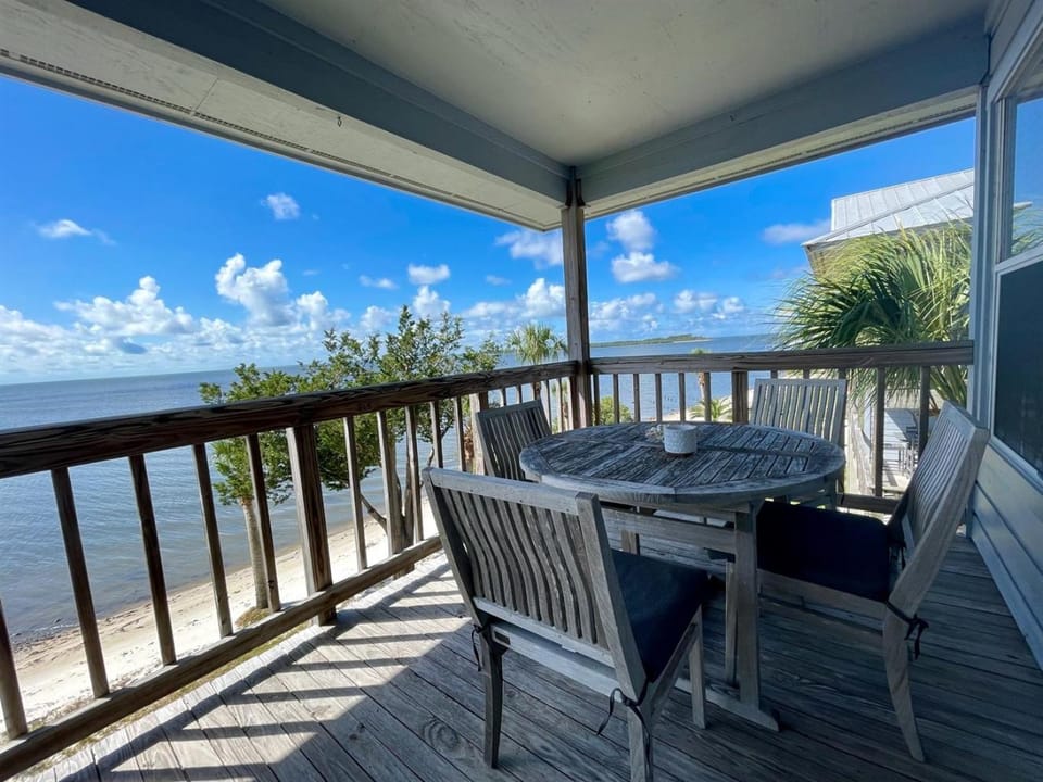 Fenimore Mill 5D - Open Water, Pool, Hot Tub! Apartment in Cedar Key