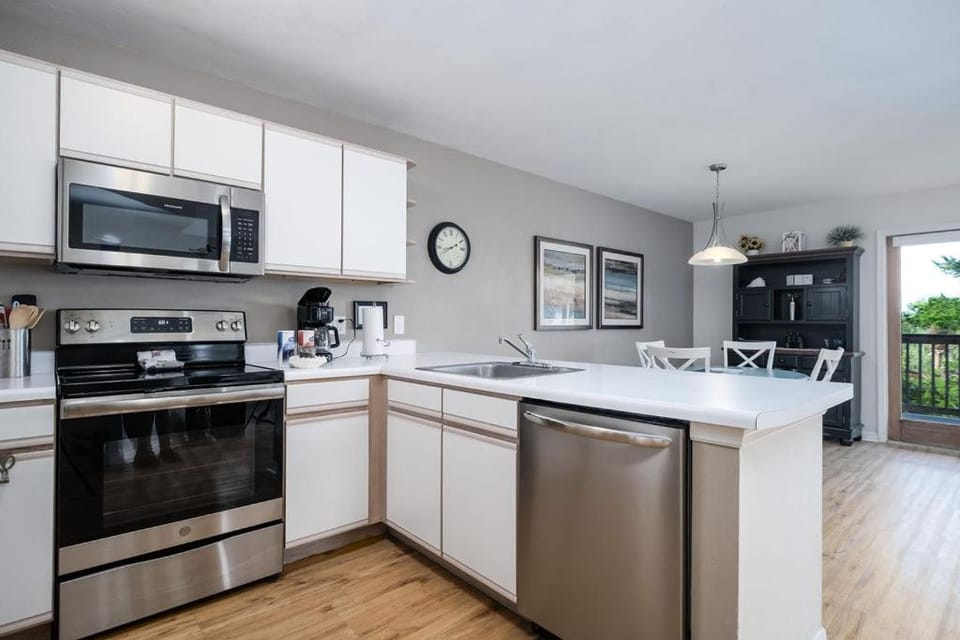 Fenimore Mill 7A - Beautiful View, Pool, Hot Tub! Apartment in Cedar Key