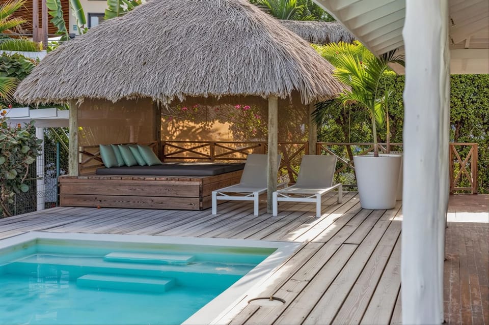 Patio, Day, Swimming pool, sunbed