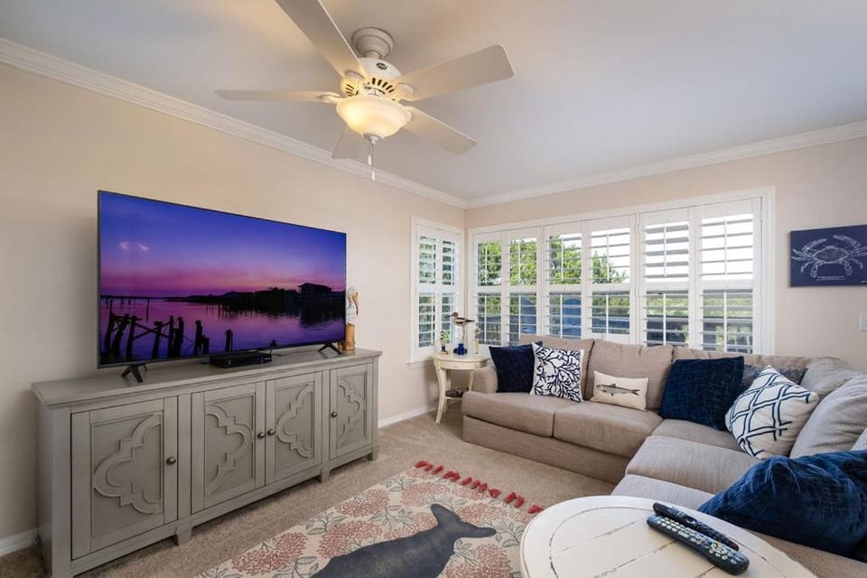 Fenimore Mill 10C, Marina Boat Slip, PoolHot Tub! Apartment in Cedar Key