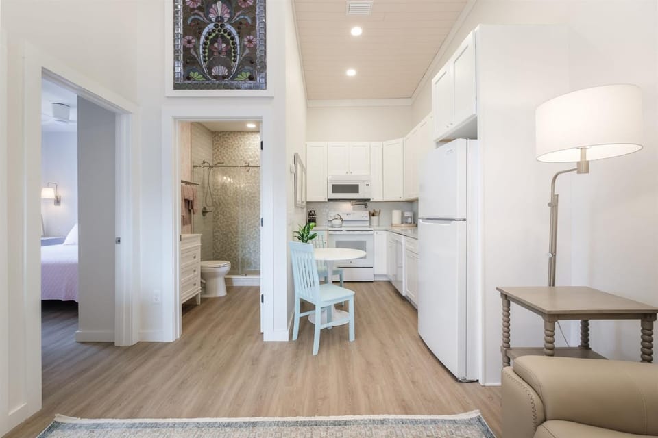 Eliza Offers Beauty and Comfort Downtown! Apartment in Cedar Key