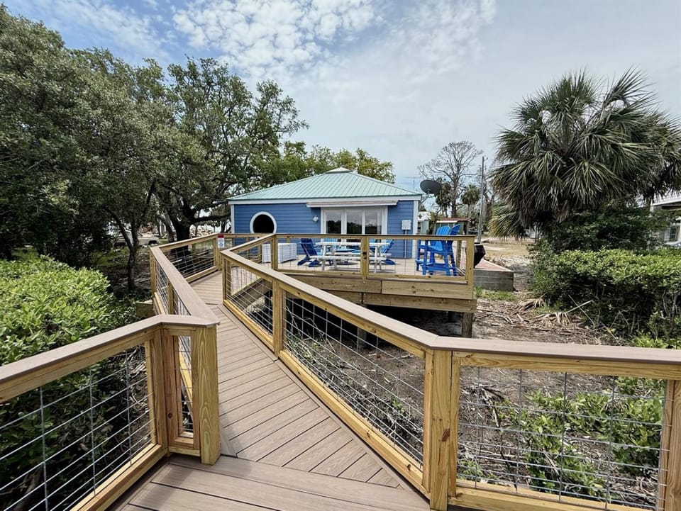 Blue Chair -Amazing Dock & Free Golf Cart in 2026! House in Cedar Key