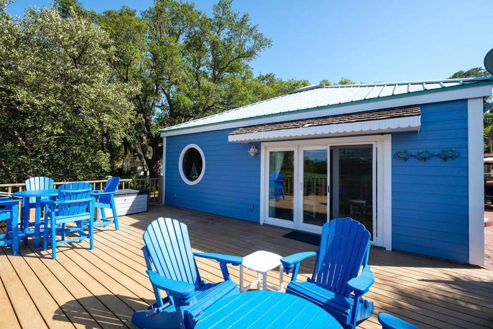 Blue Chair -Amazing Dock & Free Golf Cart in 2026! House in Cedar Key