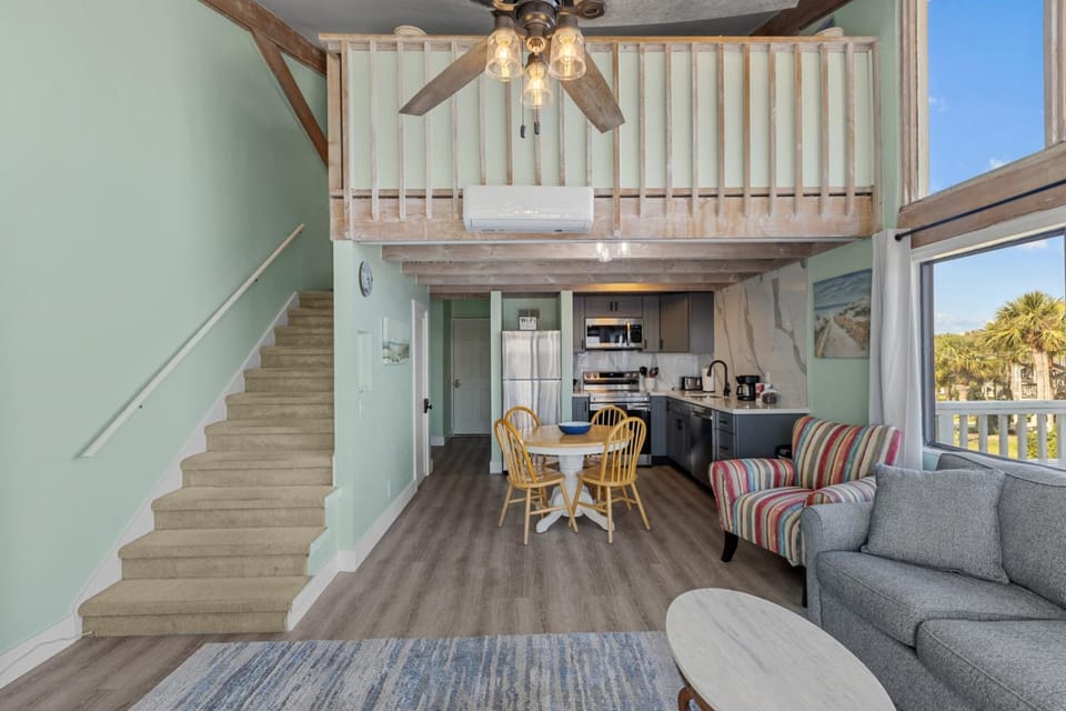 Corner View at Cedar Cove! Gulf View Downtown! Apartment in Cedar Key