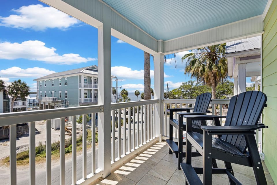 KeyLime Downtown Gulf View-FREE Golf Cart for 2026 House in Cedar Key