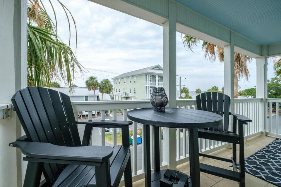 Key Lime Downtown Gulf View w Golf Cart Included! House in Cedar Key