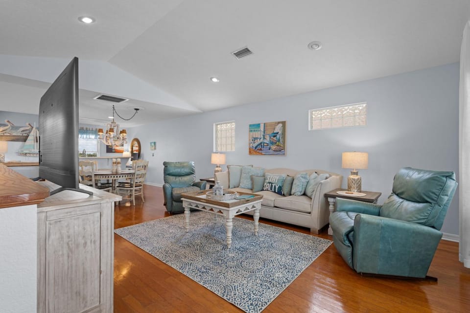 KeyLime Downtown Gulf View-FREE Golf Cart for 2026 House in Cedar Key