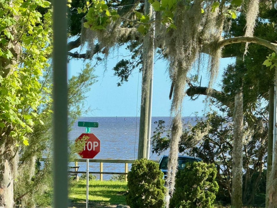 Osprey Nest- Historic Cedar Key Pet Friendly! House in Cedar Key