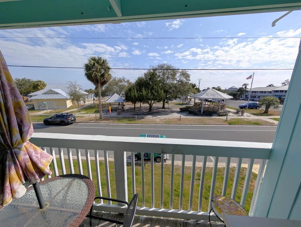 Park Place 229 -Parkside Escape -Downtown w view! Apartment in Cedar Key
