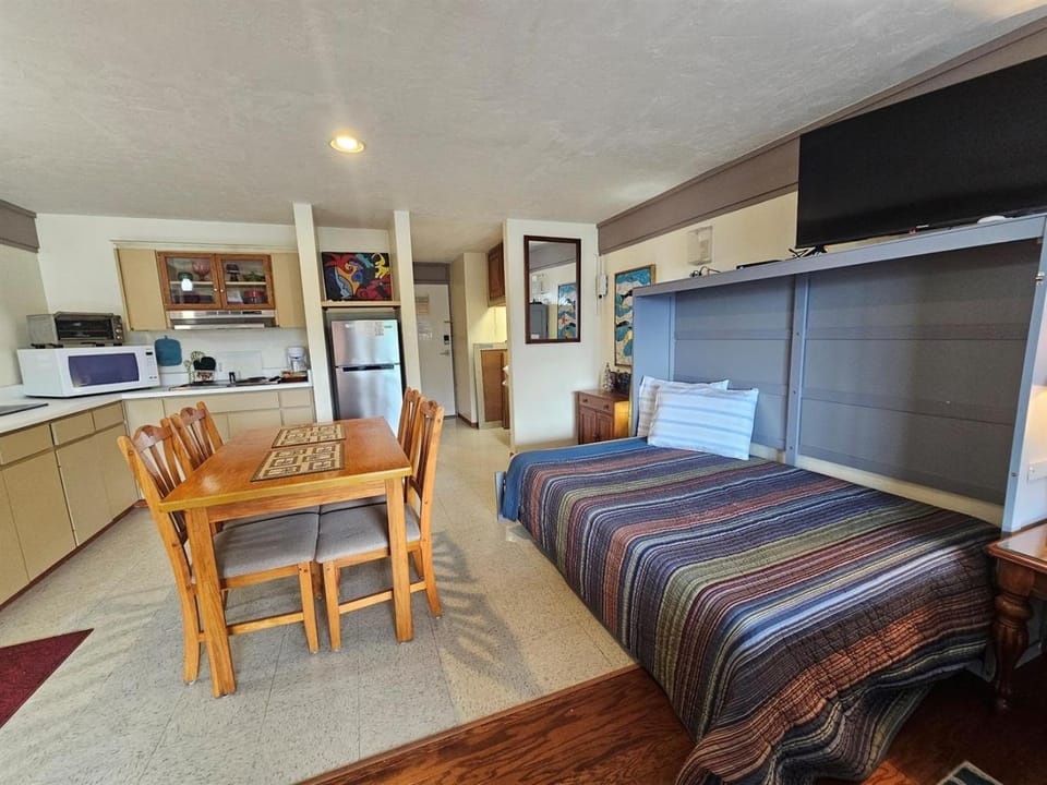 Park Place 229 -Parkside Escape -Downtown w view! Apartment in Cedar Key