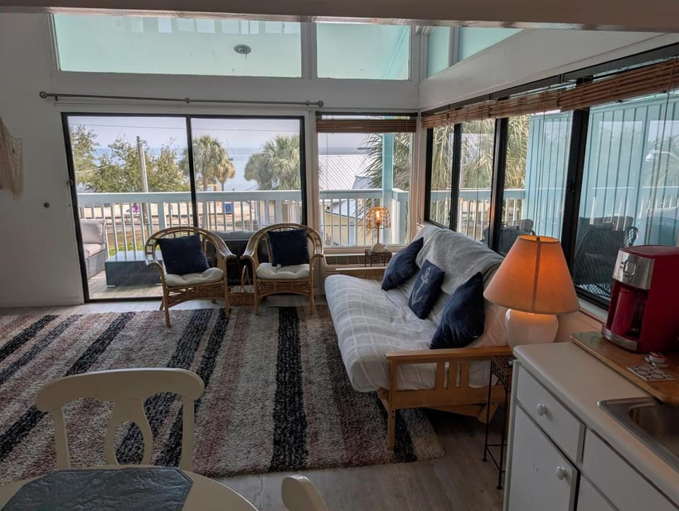 Park Place -Parkside Dream -Downtown w Gulf View! Apartment in Cedar Key