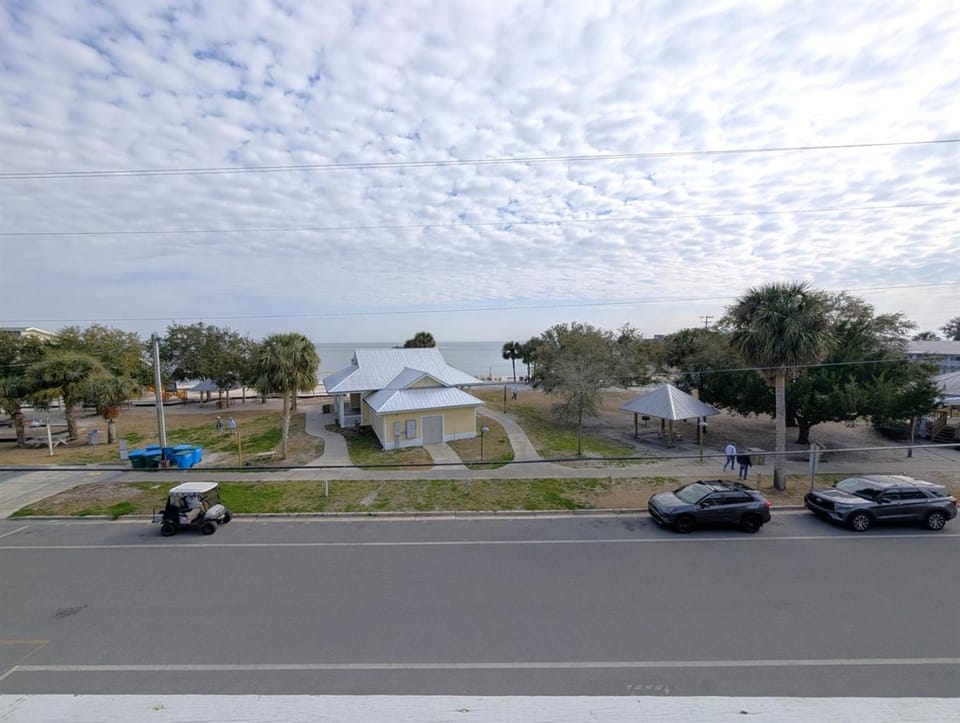 Park Place -Parkside Dream -Downtown w Gulf View! Apartment in Cedar Key