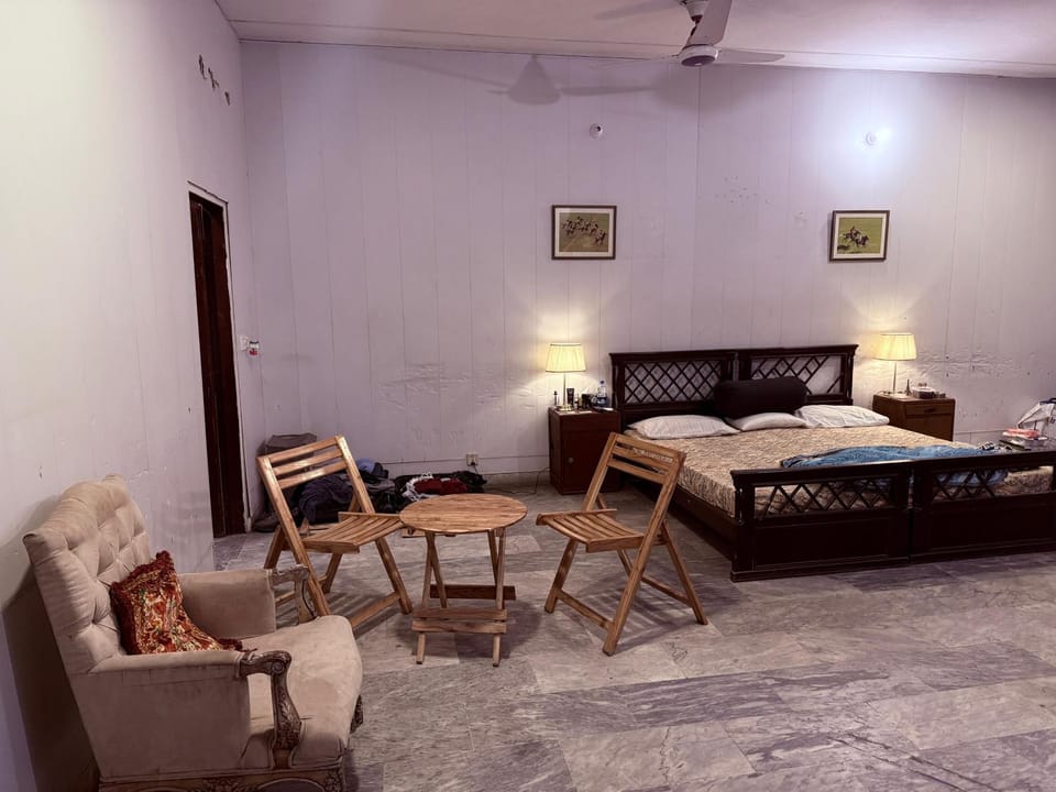 StayEasy Gulberg Bed and Breakfast in Lahore